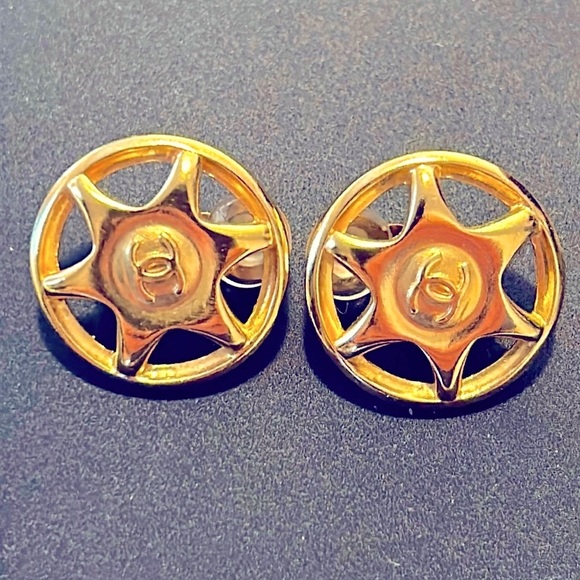 š„CHANELš„24K Gold Plated Vintage Clip On Earringsš„ - Picture 5 of 10